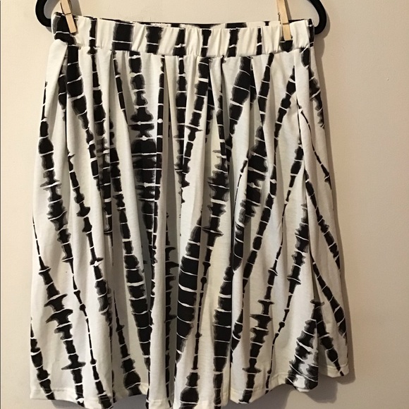 LuLaRoe Dresses & Skirts - Super cute skirt LuLaRoe Dresses & Skirts - Super cute skirt